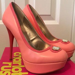 Coral platform pumps with gold studs